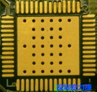 這是最不好的通孔設計，貫穿通孔直接擺放于QFN的接地散熱墊上，制造上無法確保其錫量，也就無法確保焊接良好。