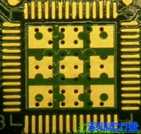 這也是不好的通孔設計，但部份通孔已經(jīng)用綠漆(mask)蓋上，但仍有部份通孔未塞孔。 