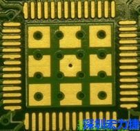 這個通孔的設計勉強可以接受，只剩下正中間一個通孔沒有塞孔，而且孔徑也變小了。