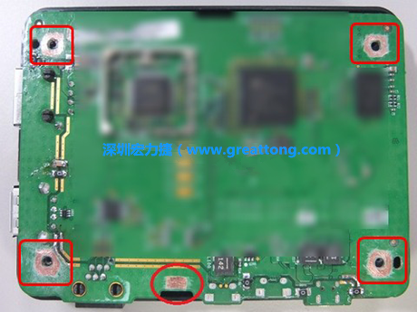 手動去綠漆。使用傳統(tǒng)的刀片去除綠漆后的效果。