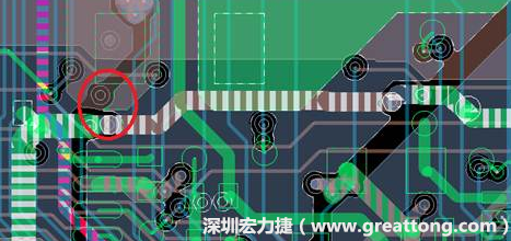 慢慢確認CAF發(fā)生的位置后，可以配合Gerber查看PCB的結構是否有通孔太近或是線路太近的問題。