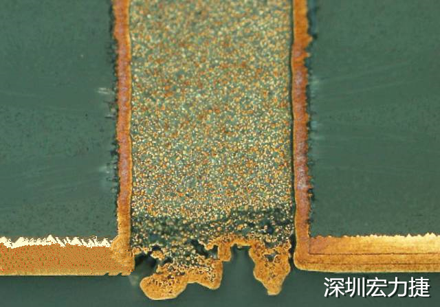 PCB設(shè)計(jì)之導(dǎo)電孔塞孔工藝 導(dǎo)電孔Via hole又名導(dǎo)通孔，為了達(dá)到客戶要求，導(dǎo)通孔必須塞孔，經(jīng)過大量的實(shí)踐，改變傳統(tǒng)的鋁片塞孔工藝，用白網(wǎng)完成板面阻焊與塞孔。生產(chǎn)穩(wěn)定，質(zhì)量可靠。