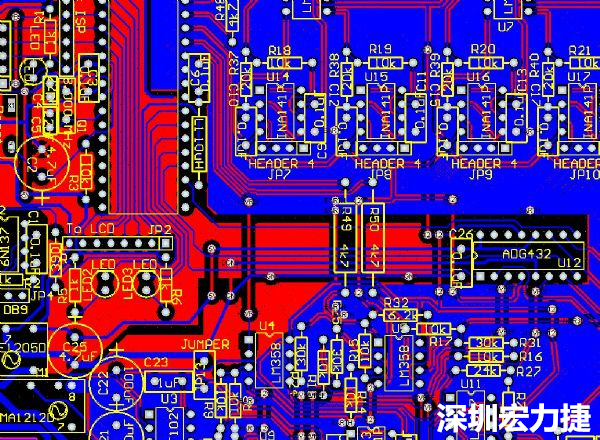 一般產(chǎn)品的PCB設(shè)計(jì)，多數(shù)先決定元件布局，再進(jìn)行線路連接，于元件位置就先改善干擾問題，再從線路細(xì)節(jié)著手改善產(chǎn)品。
