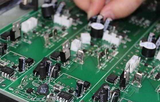 PCBA加工貼片元器件與插件元器件的區(qū)別在哪？